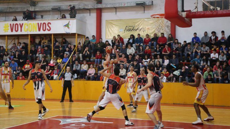 Con la embestida del campeón, El Torito sumó otra estrella