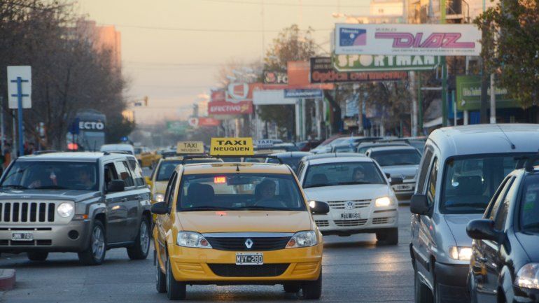 Los taxistas neuquinos vienen reclamando un ajuste de la tarifa de manera urgente.