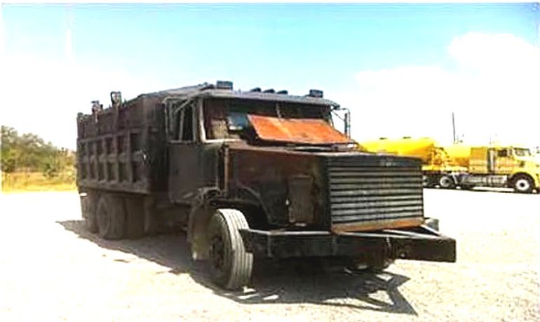Un camión convertido en un tanque narco en el norte de México Un camión convertido en un tanque narco en el norte de México