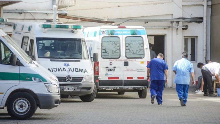 En la guardia del hospital regional recibieron al joven en muy grave estado.