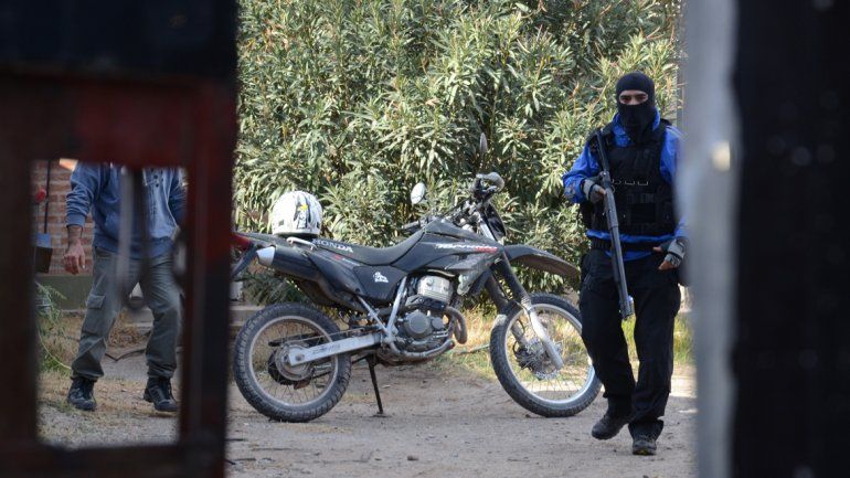 La Policía realiza un megaoperativo en cuatro barrios de Plottier