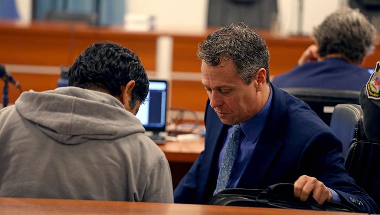 El defensor Juan Piombo patrocina a Marcos Osuna, pero en la audiencia final defendió a Alfredo Cury. Dijo que n se puede probar su participación en ninguna asociación ilícita. El defensor Juan Piombo patrocina a Marcos Osuna, pero en la audiencia final defendió a Alfredo Cury. Dijo que n se puede probar su participación en ninguna asociación ilícita.