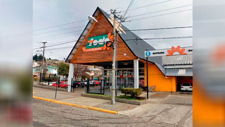 Delincuentes robaron la recaudación de un supermercado y balearon a un empleado de seguridad