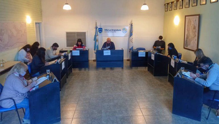 Los concejales aprobaron una ordenanza de excepción a cambio de vales de comida.