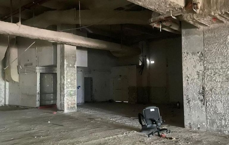 El depósito donde fue violada la adolescente en Courbevoie, cerca de París El depósito donde fue violada la adolescente en Courbevoie, cerca de París