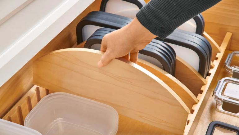 El organizador modular permite mantener la cocina ordenada y visualmente limpia, incluso en espacios reducidos. El organizador modular permite mantener la cocina ordenada y visualmente limpia, incluso en espacios reducidos.