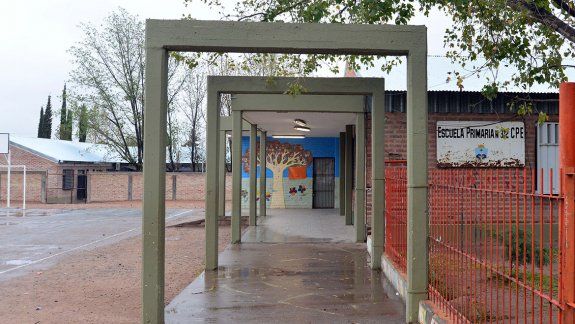 Cierran un colegio en Cuenca XVI por  la caída del techo