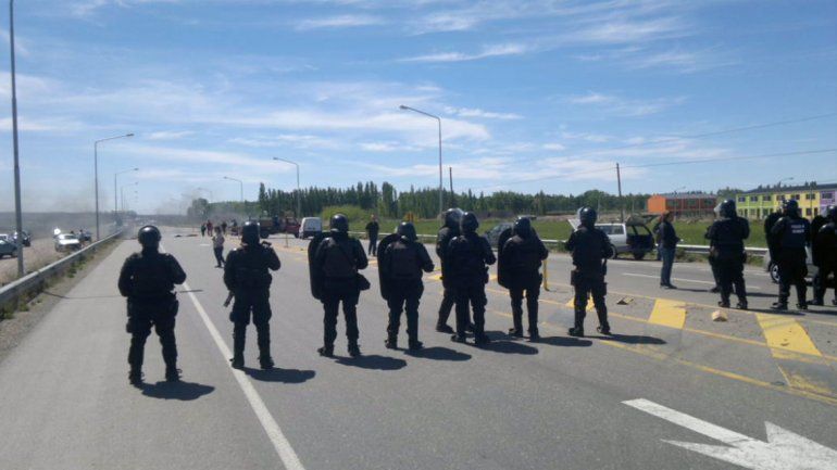 Tensión en Plottier por el desalojo de productores