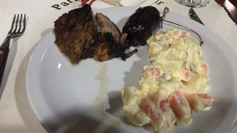 Una mujer murió por una ensalada rusa en mal estado