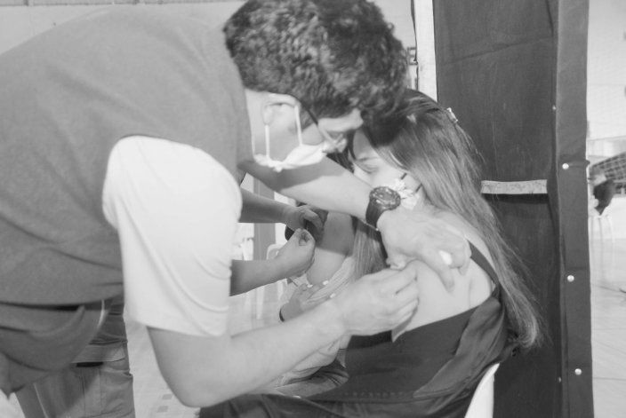 A partir del lunes, quienes recibieron la primera dosis de Sputnik podrán aplicarse la segunda de Moderna o AstraZeneca. A partir del lunes, quienes recibieron la primera dosis de Sputnik podrán aplicarse la segunda de Moderna o AstraZeneca.