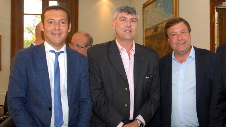 Omar Gutiérrez junto a Ricardo Buryaile y Alberto Weretilneck.