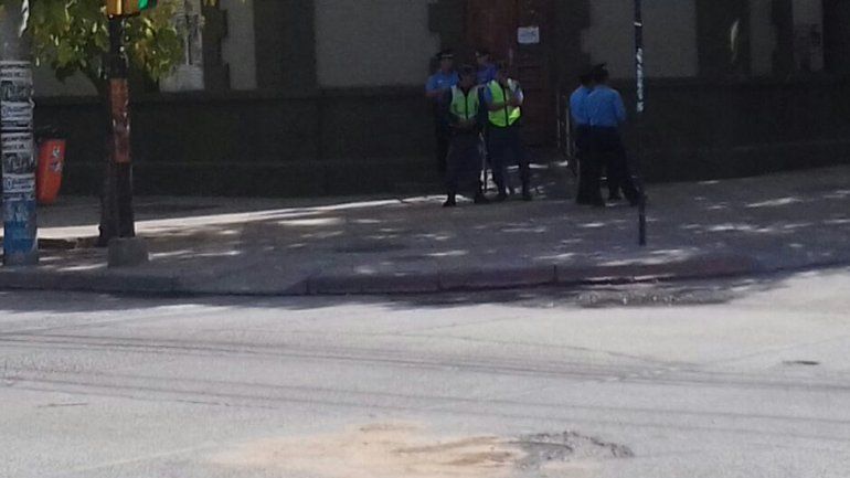 Una mujer casi se prende fuego en Casa de Gobierno