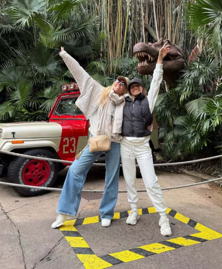 Las vacaciones en Disney de Pampita y Barbie Simons. Las vacaciones en Disney de Pampita y Barbie Simons.