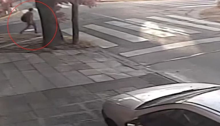 La mujer fue atacada en la vía pública al regresar de un local bailable.