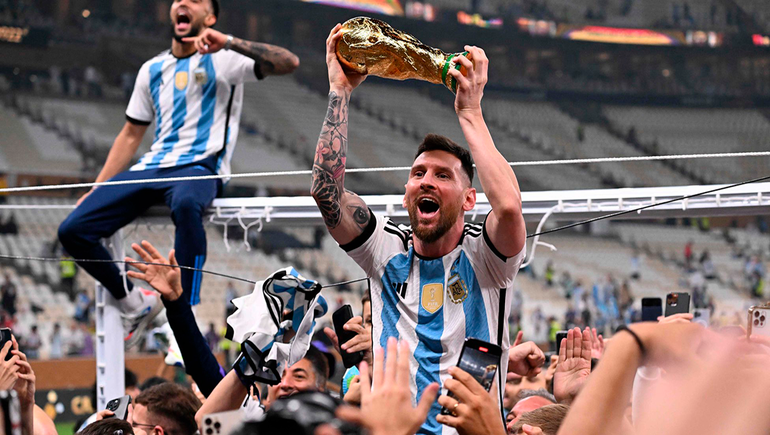 La inédita revelación de Di María sobre la icónica vuelta olímpica de Messi en Qatar