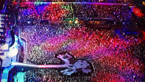 Una vista aérea del nuevo escenario en uno de los shows en Estados Unidos, país que actualmente está recorriendo la banda con su gira.