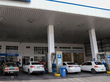tragica inundacion en bahia blanca: ¿afecta al abastecimiento de combustible en neuquen?