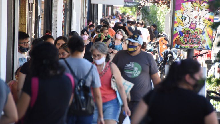 Galería: los neuquinos coparon el centro para las compras de último minuto