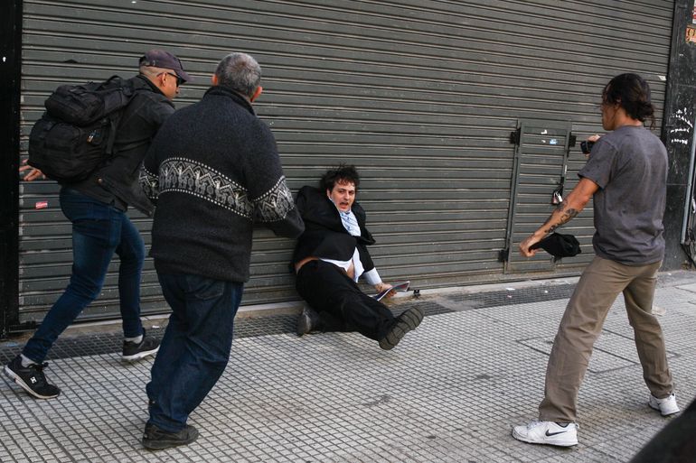 El youtuber Fran Fijap fue agredido en las afueras del Congreso. Patricia Bullrich habló al respecto.