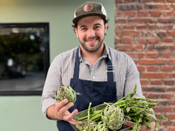 Simón Lochbaum, el chef que cocina al ritmo de las estaciones en Cipolletti Simón Lochbaum, el chef que cocina al ritmo de las estaciones en Cipolletti