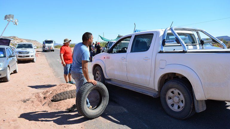 Petroleros bloquearon accesos al yacimiento El Orejano