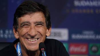 sonrie gustavo costas: el jugador clave que aseguro su continuidad en racing