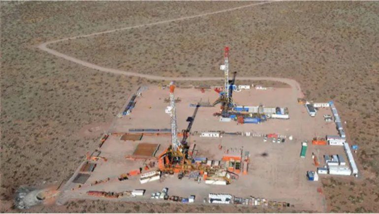 Petroleras ya usan aviones para esquivar los piquetes en Vaca Muerta