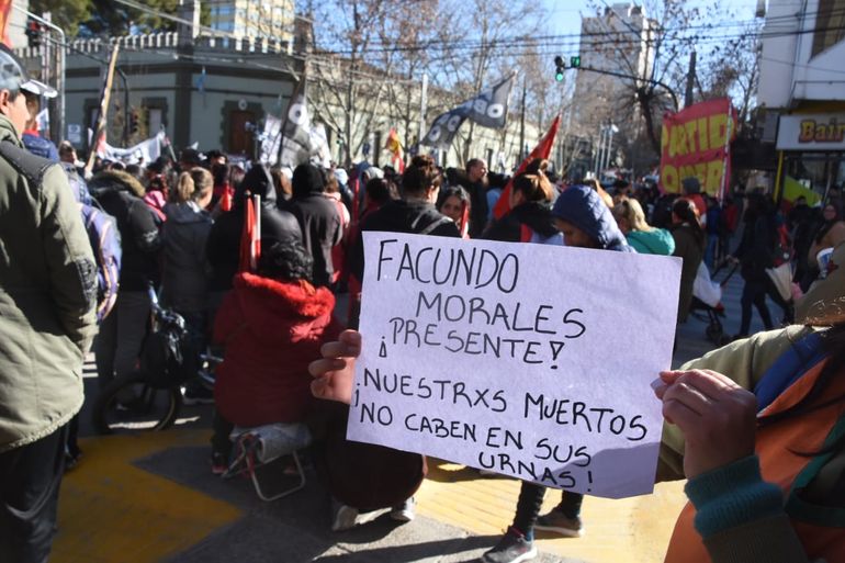 Marcha en Neuquén por la muerte del manifestante en el Obelisco