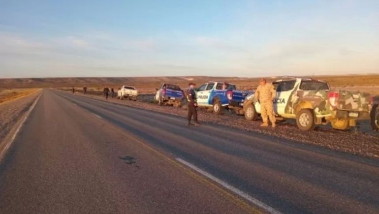 La policía rural encontró una camioneta robada en las inmediaciones de la mina de Santa Cruz y piensan que podría&nbsp; estar vinculada con el robo.