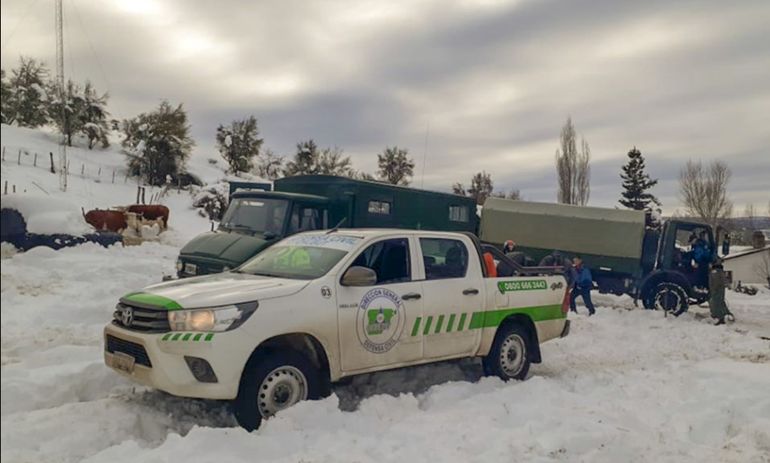 En 2021 los móviles con ayuda estatal de Chubut no pudieron llegar al paraje y terminaron lanzando víveres y frazadas desde el aire. En 2021 los móviles con ayuda estatal de Chubut no pudieron llegar al paraje y terminaron lanzando víveres y frazadas desde el aire. 