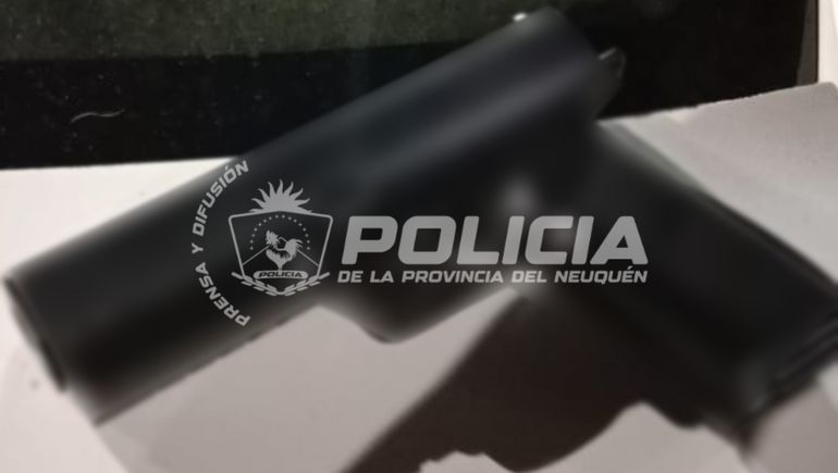 Atraparon a dos adolescentes robando en un comercio: llevaban un aire comprimido