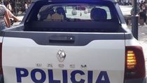 Los vecinos encontraron a la mujer desorientada y deambulando en la calle.