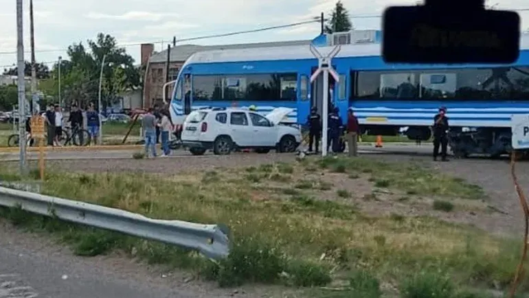 Plottier: no respetó al banderillero, quiso cruzar las vías y chocó al tren