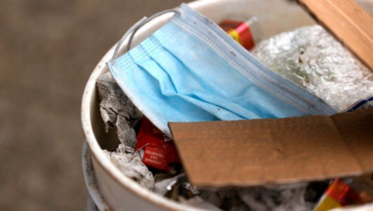 Twitter: desmantelan fábrica que llenaba colchones con barbijos usados. | Foto referencial.