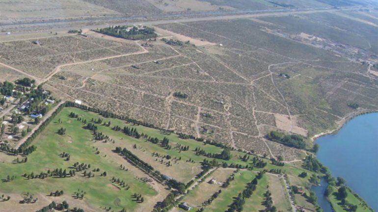 Por el viento, dos chicos estuvieron tres horas varados en una isla en Arroyito