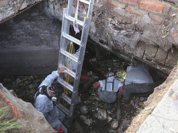 El operativo se desarrolla en un pluvial fundamental de la ciudad.&nbsp;