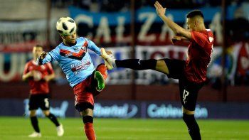 El arquero Ríos atajó dos penales, a Brítez y a Figal.