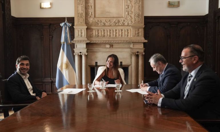 Ignacio Torres (izquierda), con la ministra de Capital Humano, Sandra Pettovello, en Buenos Aires Ignacio Torres (izquierda), con la ministra de Capital Humano, Sandra Pettovello, en Buenos Aires