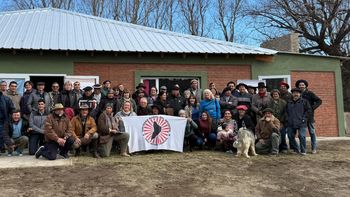 Más de 50 productores ganaderos, crianceros, líderes de comunidades Mapuche y representantes de cooperativas de la zona centro se reunieron en Las Lajas. Foto: SRN