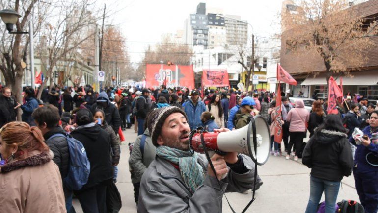 Organizaciones sociales se movilizaron por el centro neuquino