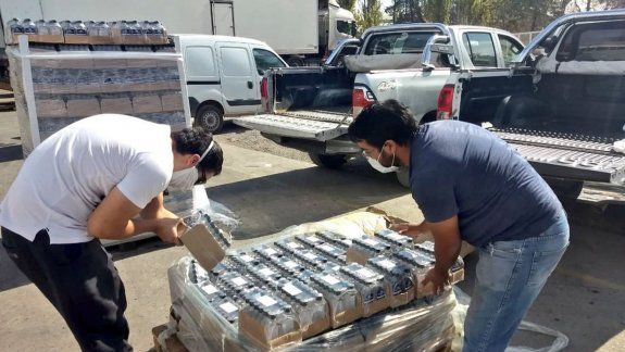 Empresario neuquino donó 5 mil botellas de alcohol