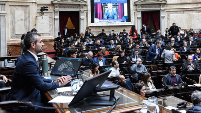 Menem indicó que si bien el oficialismo no cuenta con mayoría propia, trabaja todos los días en la búsqueda de consensos. | LM Neuquen Menem indicó que si bien el oficialismo no cuenta con mayoría propia, trabaja todos los días en la búsqueda de consensos.