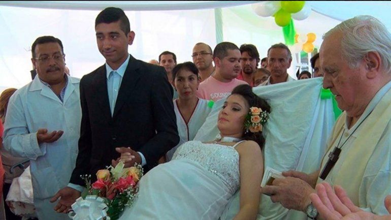 La ceremonia fue en la sala de terapia intensiva de un hospital tucumano. La chica