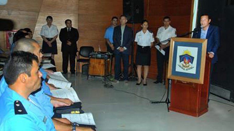 El gobernador participó del acto de egreso de cien técnicos en Seguridad