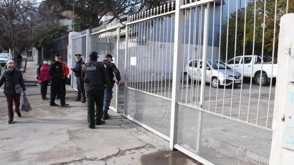 Amenazas y un fuerte operativo policial en Estadísticas y Censos