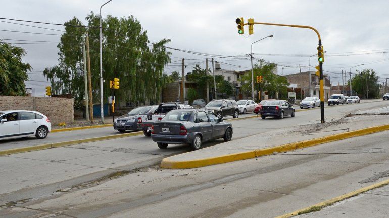 El semáforo era reclamado por la comisión vecinal del sector.