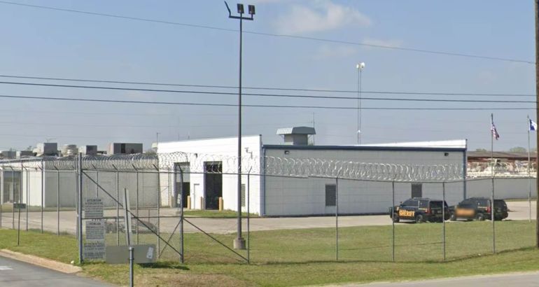 Tras el intento de femicidio, Alexander Alton McDavid, dijo que atacó a la mujer “porque hablaba demasiado”. Tras el intento de femicidio, Alexander Alton McDavid, dijo que atacó a la mujer “porque hablaba demasiado”.