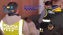 Falsas ofertas de trabajo y explotación sexual: rescatan a siete mujeres latinoamericanas de una red de trata en España. Falsas ofertas de trabajo y explotación sexual: rescatan a siete mujeres latinoamericanas de una red de trata en España.