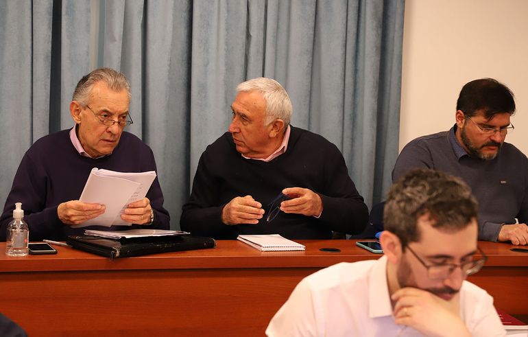 La relación entre funcionarios y las empresas es fluida en una obra pública. Pero a veces cruzan un límite como en Aguada San Roque. La relación entre funcionarios y las empresas es fluida en una obra pública. Pero a veces cruzan un límite como en Aguada San Roque.