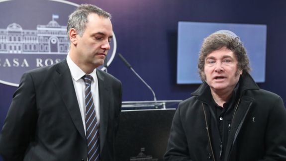 Cuando Milei y Adorni decían que recurrir al FMI era evidencia de fracaso